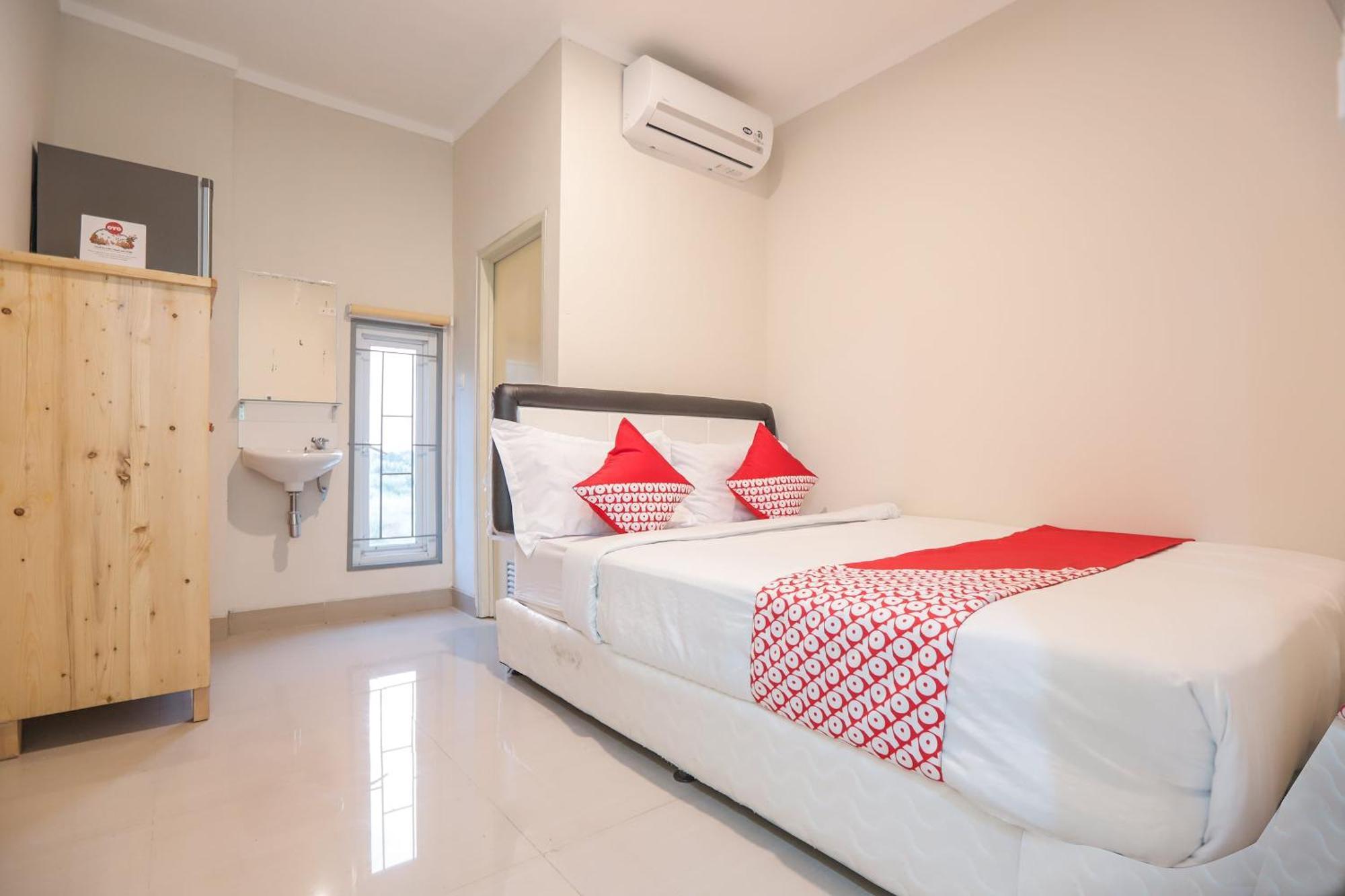 Oyo 387 Alfa Guest House Tegal  Екстер'єр фото