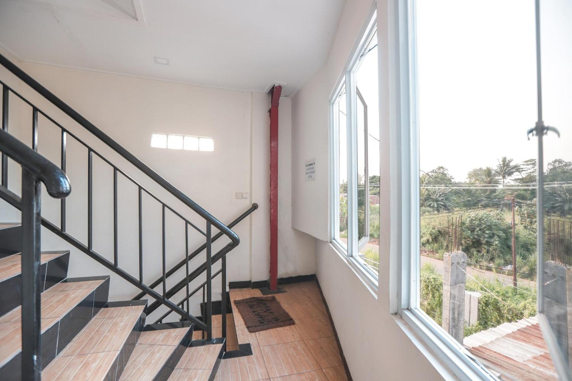 Oyo 387 Alfa Guest House Tegal  Екстер'єр фото